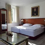 ベッド・アンド・ブレックファスト Zur Alten Post 3*