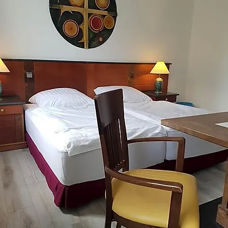 Zur Alten Post 住宿加早餐酒店 3*