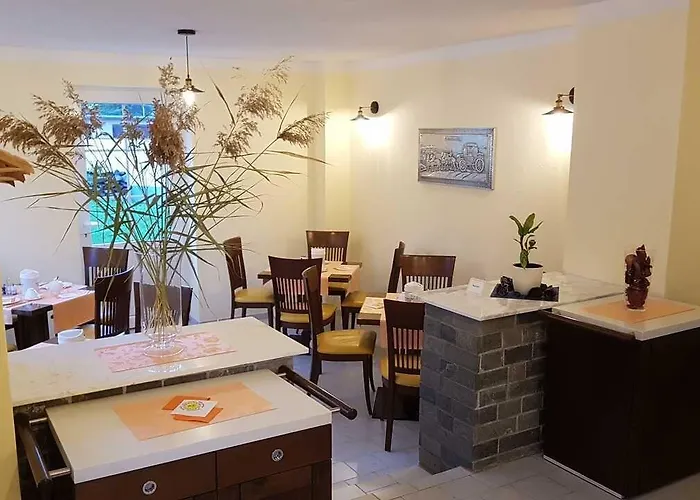 Zur Alten Post 住宿加早餐酒店 3*